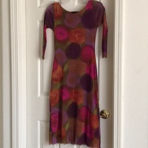 Dress with 3/4 sleeves, two layers, stretchy.